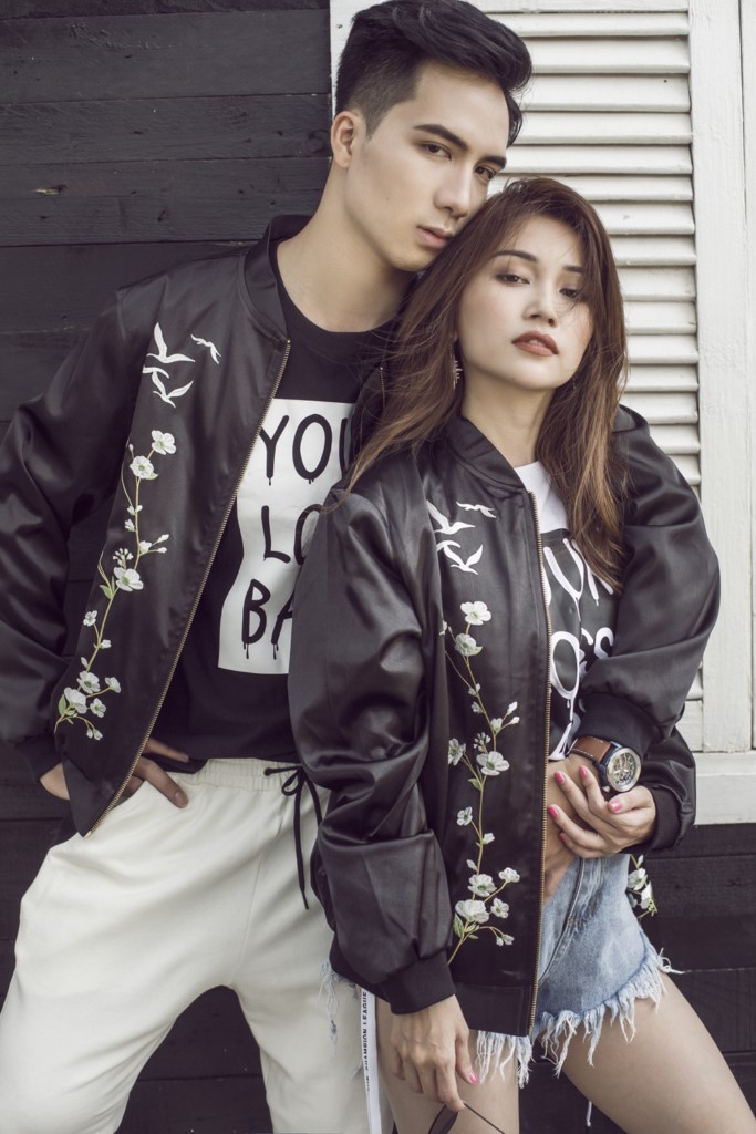 Sĩ Thanh và bạn trai hotboy bác sĩ Hạo Đông một lần nữa lại khiến người hâm mộ phải ghen tỵ bởi những hình ảnh tình cảm, hạnh phúc. 