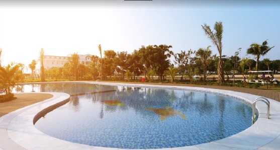 Bể bơi ngoài trời