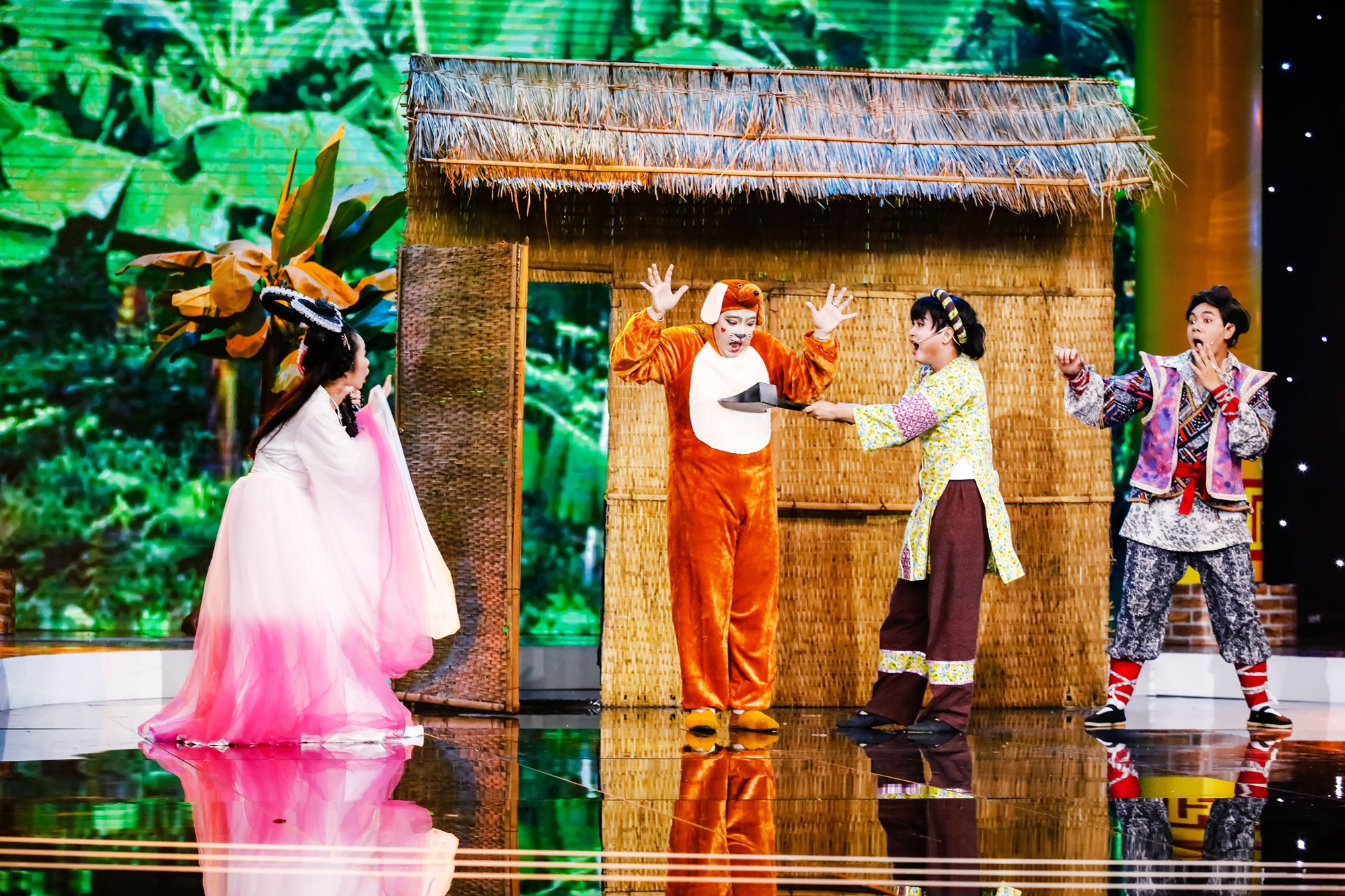 Mặc dù đã qua rằm tháng 8, nhưng với tiết mục Dưới ánh trắng vàng của đội Chuồn Chuồn Giấy khán giả được cảm nhận lại không khí Trung thu một lần nữa.