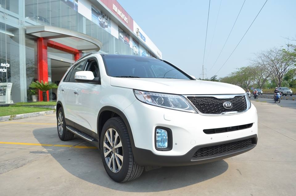 Kia Sorento giảm giá dưới 800 triệu đồng