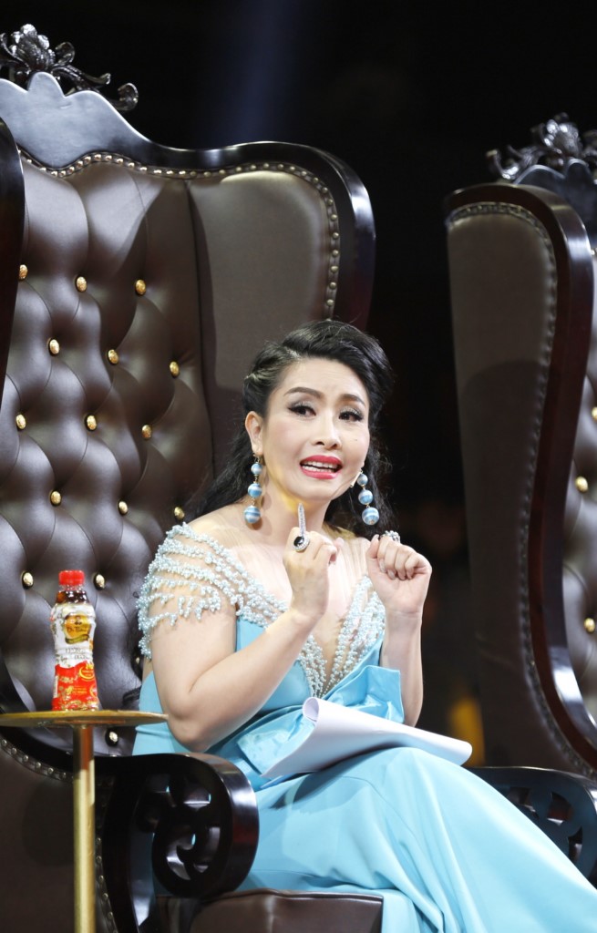 Kiều Oanh khẳng định quan điểm ngồi ghế nóng không cần thiết phải nói nhiều, chỉ cần nói chính xác và đúng lúc. 
