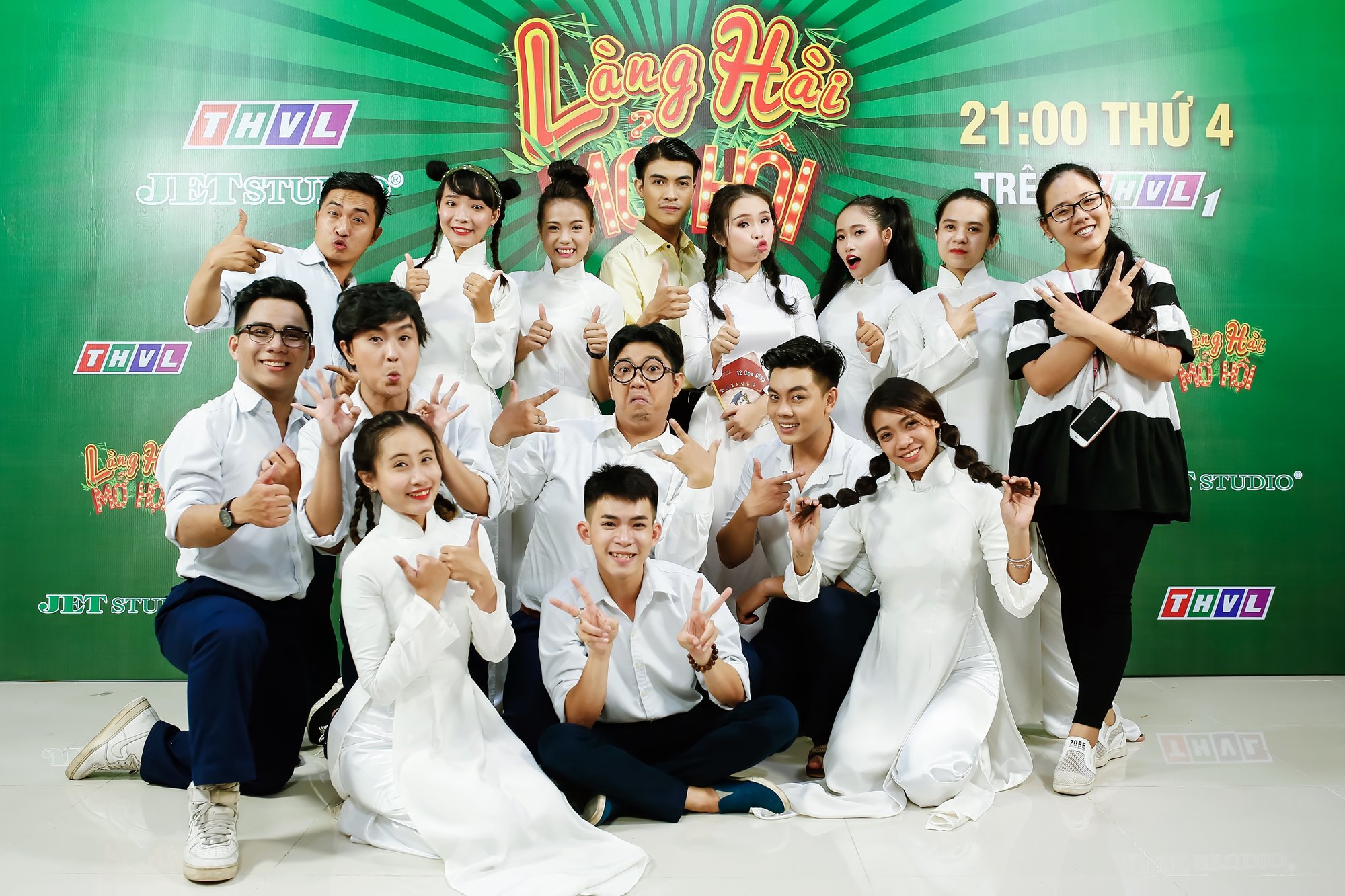Là những bạn trẻ chưa từng học qua trường lớp diễn xuất, hành trang để các thành viên tạo dựng nhóm chỉ vỏn vẹn có niềm đam mê nghệ thuật.