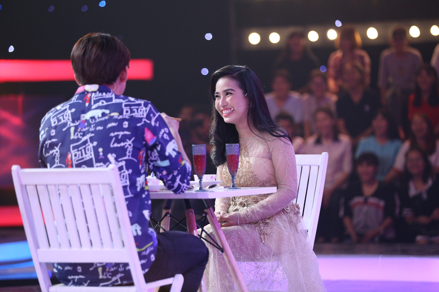 Trang được truyền cảm hứng bởi câu chuyện Gửi người yêu cũ của Quang Bảo và muốn bày tỏ tình cảm cùng anh