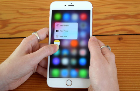 Hoạt động tốt: Bộ xử lý A9 dùng trong iPhone 6S có hiệu suất cao. Ngay cả khi cập nhật lên iOS 11, tốc độ vẫn rất nhanh, chỉ có điểm trừ là ứng dụng mở hơi chậm. Bên cạnh đó, iPhone 6S sở hữu cảm biến Touch ID cực nhạy, giúp mở khóa nhanh chóng và dễ dàng.