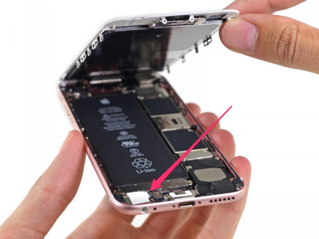 Có giắc cắm tai nghe: iPhone 7, iPhone 8 và iPhone X không có giắc cắm tai nghe. Nếu vẫn chuộng việc sử dụng tai nghe có dây thì iPhone 6S hoặc iPhone SE là lựa chọn tốt nhất cho người dùng.