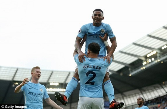 G.Jesus ăn mừng cú đúp bàn thắng cho Man City