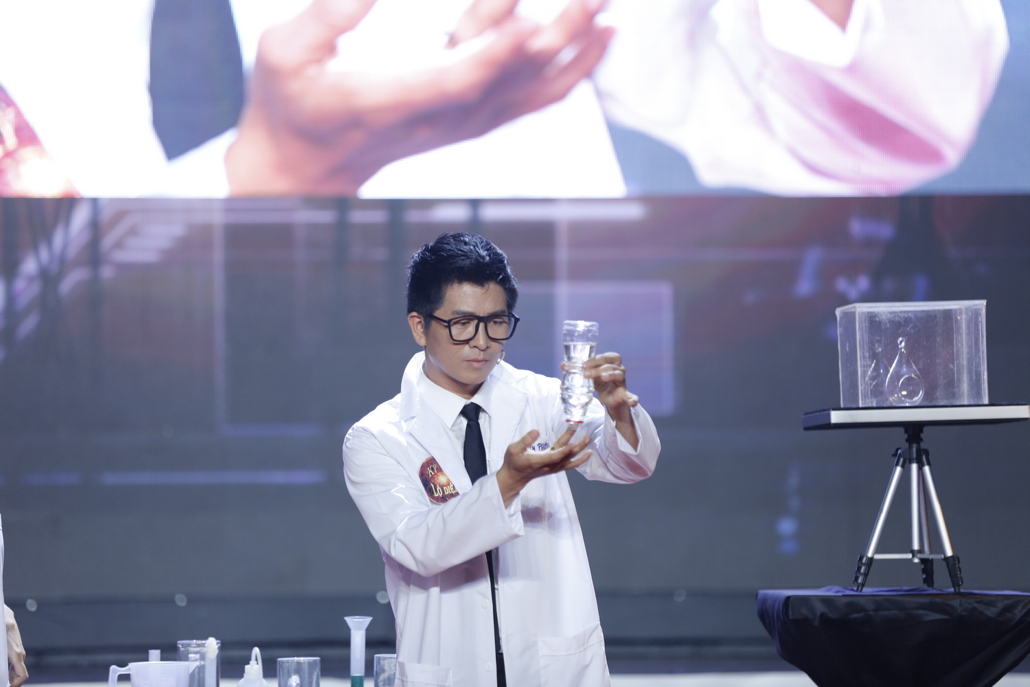 Đứng vị trí thứ 2 trong đêm thi với 38 điểm là Nguyễn Phương – ảo thuật gia từng xác lập kỷ lục Việt Nam là người đầu tiên biểu diễn tương tác với màn hình Led 3D, 4D.