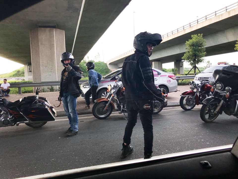 Nghi vấn đoàn xe mô tô phân khối lớn náo loạn đường cao tốc