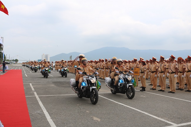 Lực lượng CSGT diễu hành