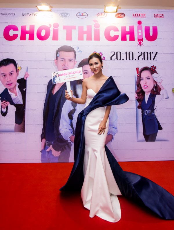 ​Kim Tuyến xuất hiện lộng lẫy trong buổi công chiếu phim