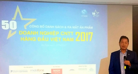 Chủ tịch Vinasa Trương Gia Bình chia sẻ thông tin tại buổi họp báo công bố.