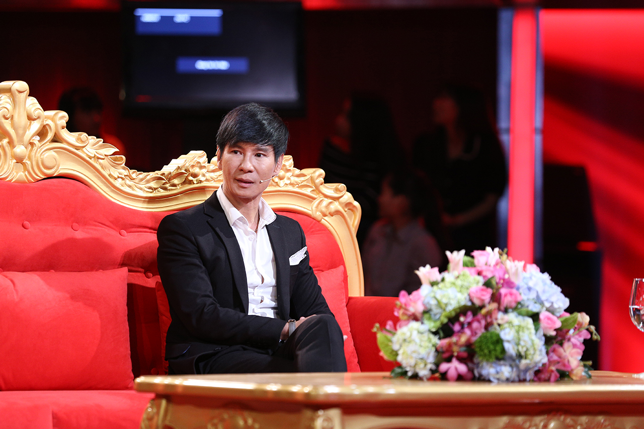 Nam ca sĩ kể: Hải bị lỗi thời, khán giả ngày càng ít còn bầu show gặp mình cứ như người chưa từng quen biết. Nhiều đàn em trong nghề xem thường và chẳng thèm chào mình nữa.