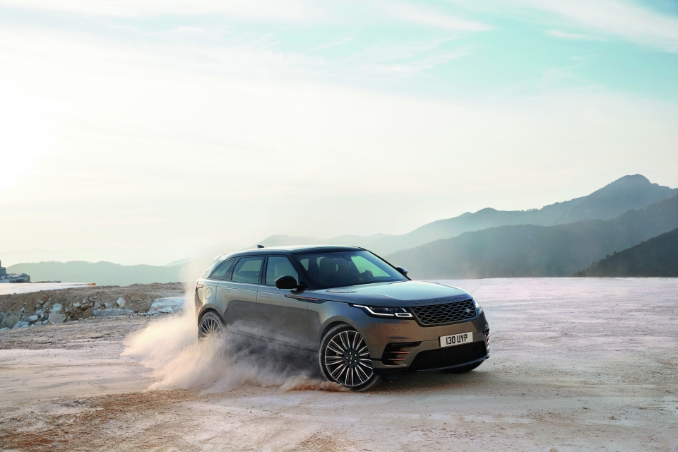 Hệ thống Terrain Response được tinh chỉnh tỉ mỉ nhằm mang lại hiệu năng off-road tốt hơn cho Range Rover Velar.