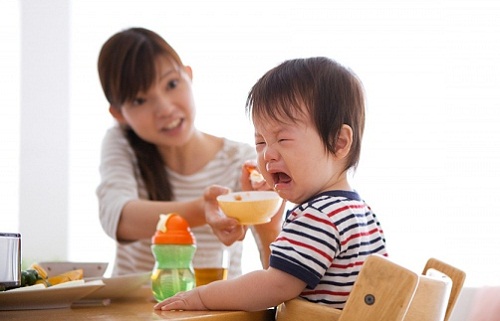Đừng biến con bạn thành &quot;máy nghiền thức ăn&quot;!