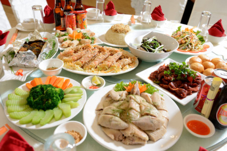 Gần 100 người bị ngộ độc sau khi ăn cỗ cưới ở Vĩnh Phúc
