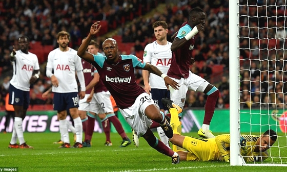 Thua ngược 3 bàn, Tottenham bị loại khỏi League Cup!