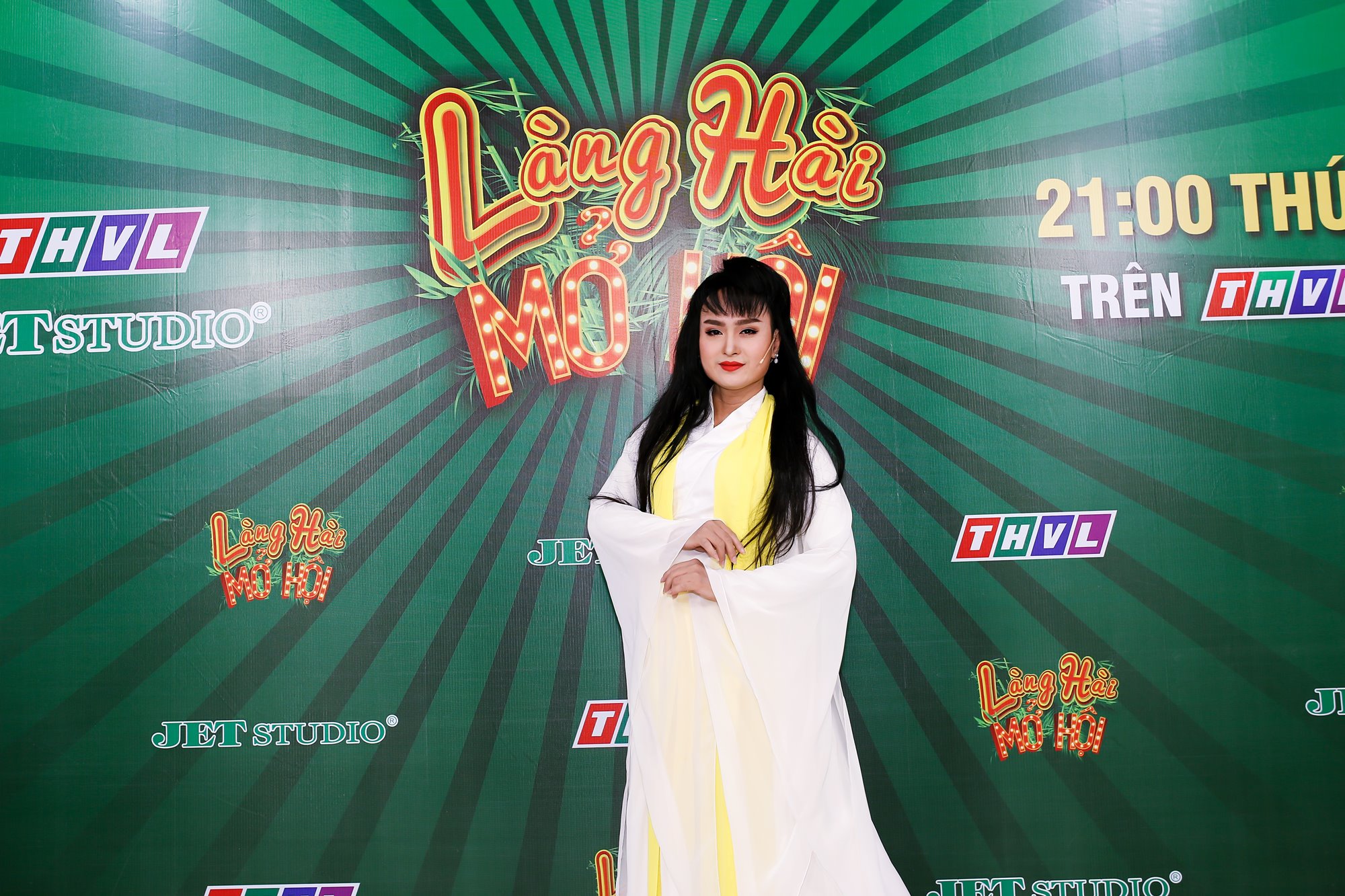 Con đường nghệ thuật của Thái Duy và Chuồn Chuồn Giấy khá gian truân khi “trót yêu” thể loại kịch cổ trang. Không chỉ chú trọng về diễn xuất, kịch bản, trang phục luôn là vấn đề của các diễn viên trẻ khi vừa tốn kém, vừa phải gia công mất thời gian 