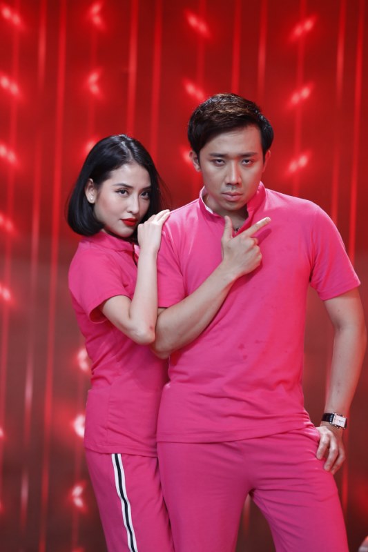 Với sự xuất hiện bất ngờ của Mai Hồ, đội chủ nhà đặc biệt là Trấn Thành khiến mọi người phải sốc khi dành những lời ong bướm và cử chỉ nhẹ nhàng đối với người đã từng tay trong tay – Mai Hồ.