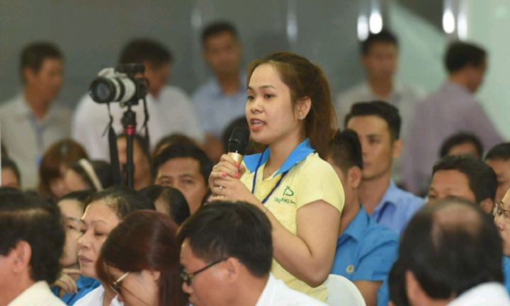 Tại buổi đối thoại, nhiều công nhân mong muốn được hỗ trợ của Nhà nước, giới chủ để học tập, nâng cao trình độ và chuyển đổi nghề nghiệp, nhất là trong bối cảnh đồng lương còn hạn hẹp...