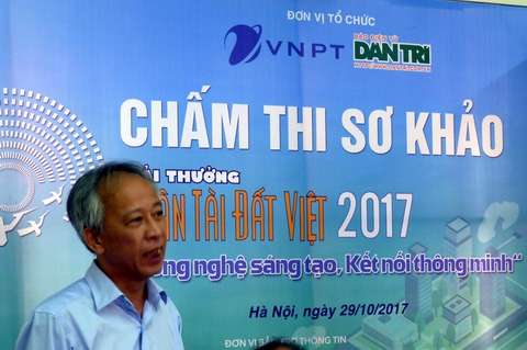 Trước khi chấm Sơ khảo vào hôm nay (29/10), trong 10 ngày qua các thành viên Hội đồng Sơ khảo đã đọc rất kỹ hồ sơ các sản phẩm dự thi và lựa chọn 66 sản phẩm vào vòng chấm sơ khảo, theo ông Nguyễn Long - Tổng thư ký Hội Tin học Việt Nam - Chủ tịch Hội đồng Sơ khảo.