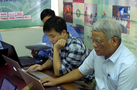 Bên cạnh những vị giám khảo 