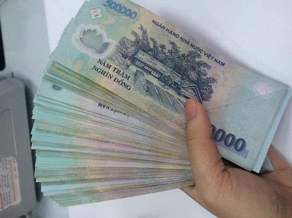Bố chồng nàng dâu 'giăng bẫy' góp vốn mua tiền ảo, cướp tài sản