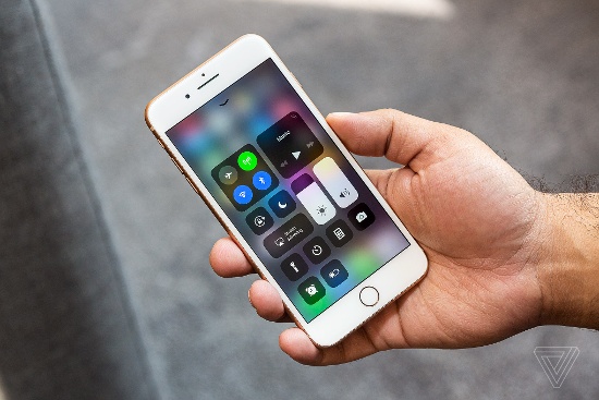 Kết luận: Có thể nhiều người dùng nghĩ rằng iPhone 8 là chiếc iPhone thú vị nhất của Apple cho đến nay (ngoại trừ iPhone X), nhưng rõ ràng với những nâng cấp không thật sự đột phá thì người dùng iPhone 6s có rất ít lý do để nâng cấp. Dù vậy iPhone 8 vẫn là chiếc smartphone nhỏ gọn tốt nhất mà bạn có thể mua lúc này.