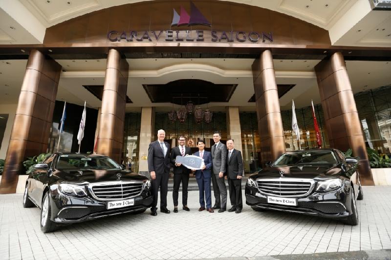 mercedes benz viet nam ban giao bo doi e 200 the he moi cho khach san caravelle sai gon