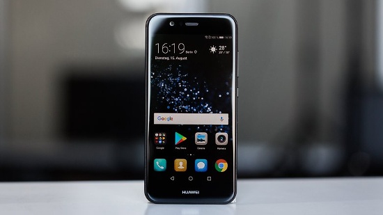 Về cấu hình, Huawei Nova 2i bao gồm màn hình LCD IPS 5,9 inch độ phân giải Full HD+ (2160 x 1080 pixel), vi xử lý Kirin 659 tám nhân, RAM 4GB, ROM 64GB và pin 3.340mAh. Máy chạy hệ điều hành Android 7.0 với giao diện EMUI 5.1 và hỗ trợ 2 SIM.