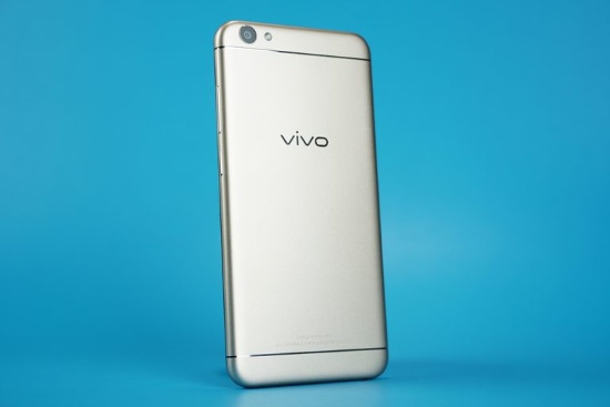 Không chỉ có phần cứng camera tốt, Vivo V5 còn tối ưu hóa bằng phần mềm khi ứng dụng camera đi kèm chế độ làm đẹp 6.0 (Face Beauty 6.0) hỗ trợ tối đa nhu cầu chụp ảnh 