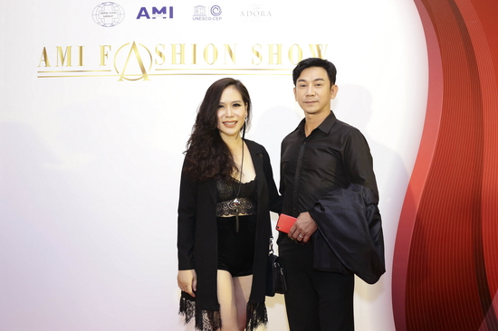 Ca sĩ Hồng Mơ