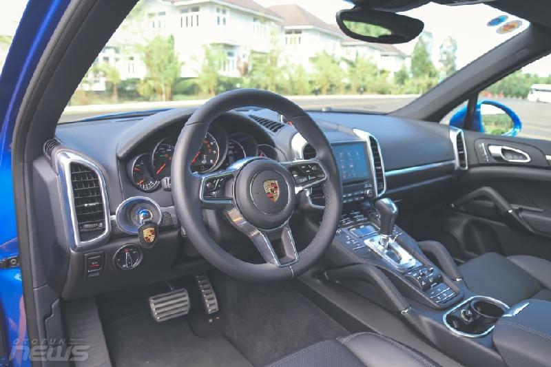 porsche cayenne ong hoang phong do khong tuoi