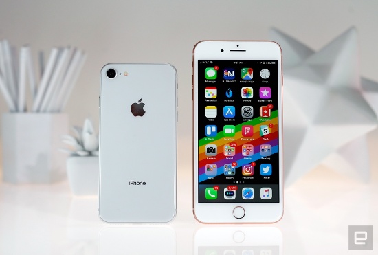 Bên cạnh đó loa âm thanh nổi cũng đã được thiết kế lại trên iPhone 8 và 8 Plus với âm lượng lớn hơn 25% so với iPhone 7 và âm bass sâu hơn, giúp mang đến trải nghiệm giải trí tốt hơn cho người dùng.