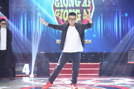 Giọng ca bí ẩn số 5 nhép Em yêu - hit của Rocker Nguyễn. Anh Tú khẳng định hát hay. Trấn Thành đồng ý cho biết thí sinh này là người duy nhất đưa micro ra xa khi hát, phong thái đầy tự tin. Về phía Trường Giang, danh hài nhận định các thí sinh hôm nay đều diễn xuất rất tốt mọi người sẽ bị đánh lừa.