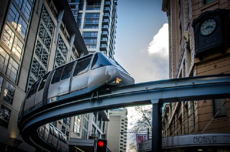 Tuy nhiên, các hệ thống monorail hiện đại đều có thể khắc phục được những nhược điểm trên. Tạp chí tài chính Bloomberg viết: “Khi Walt Disney mở cửa tuyến tàu một ray ở công viên Disneyland California vào năm 1959, ông đã nghĩ đây sẽ là tương lai của giao thông công cộng cao tốc (mass transit). Trong một thời gian dài, điều này dường như khó có thể xảy ra… Tuy nhiên, đến bây giờ thì mọi thứ đã thay đổi”. Ảnh: Digital Camera . 