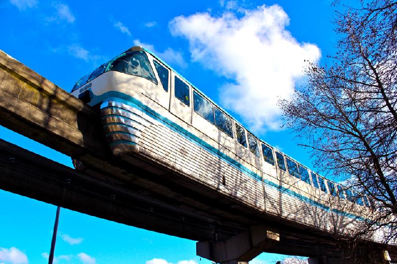 Theo tờ tạp chí danh tiếng, monorail sẽ phát huy điểm mạnh ở những thành phố đang phải tận dụng tối đa không gian công cộng do có lượng dân cư quá tải. Vì vậy, không ngạc nhiên khi loại phương tiện này đang ngày càng phổ biến tại các “siêu đô thị” châu Á. Trên thực tế, cùng với Việt Nam, rất nhiều quốc gia và vùng lãnh thổ như Ấn Độ, Hong Kong, Thái Lan, Thổ Nhĩ Kỳ, Anh,… cũng đang xây dựng mạng lưới tàu điện một ray. Nhiều kỹ thuật hiện đại cũng được kết hợp sử dụng cùng với loại phương tiện này, ví dụ như kỹ thuật đệm từ dành cho tàu siêu tốc. Ảnh: Pinterest. 