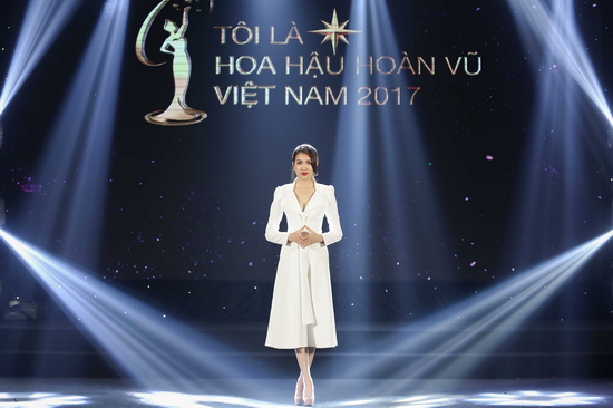 Á hậu Lệ Hằng tiếp tục giữ vai trò đồng hành cùng các thí sinh trong tập này. 