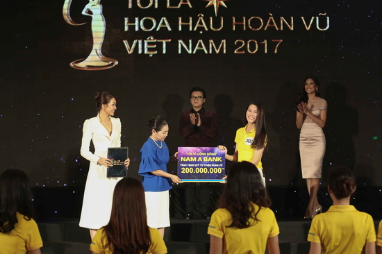 Nhóm 7 giành chiến thắng với dự án Nối dài những vòng tay nhân ái