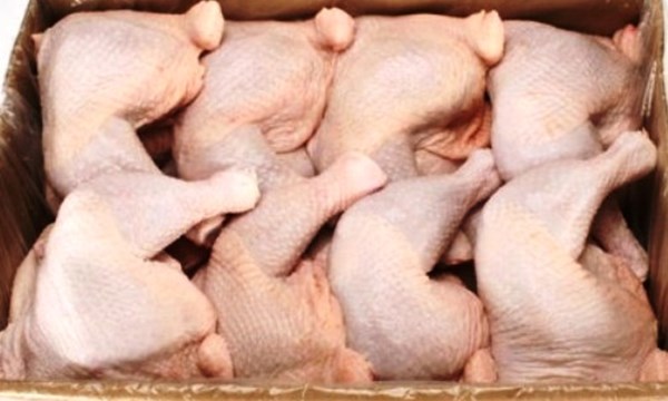Truy tìm kẻ nhập khẩu lậu gà 2.000 đồng/kg