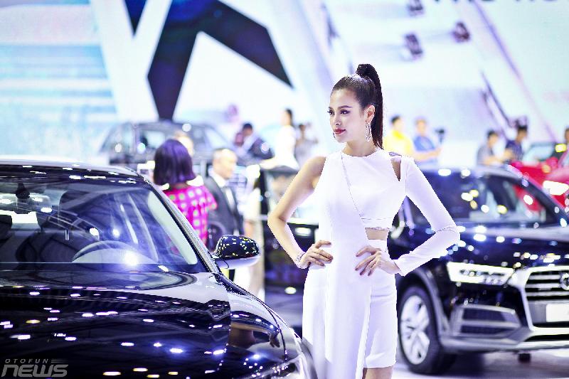 vims 2017 hut mat voi dan nguoi dep xuat hien trong trien lam