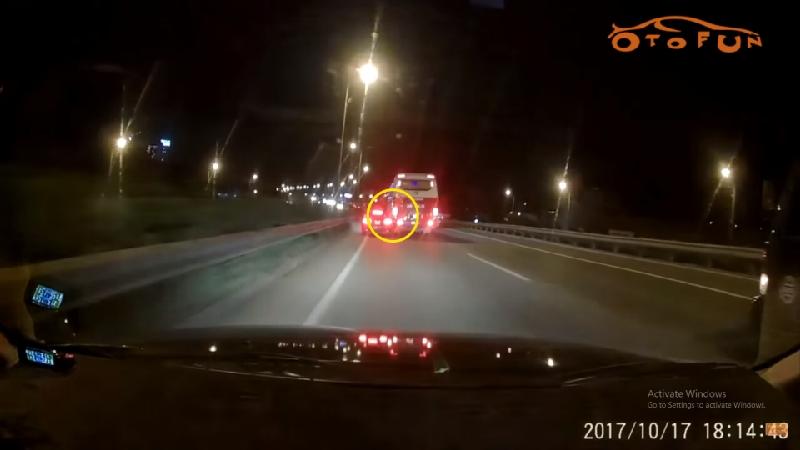 Clip lái xe vượt ẩu, xe khách va chạm xe Audi