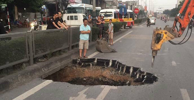 Xuất hiện 'hố tử thần' trên quốc lộ sắp thu phí BOT