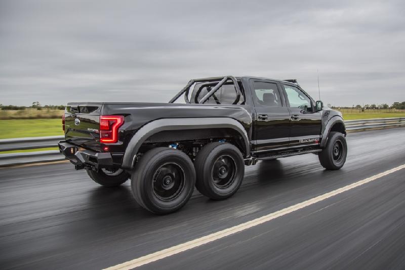 hennessey velociraptor 6x6 cau tra loi cua nguoi my danh cho mercedes g63 amg 6x6