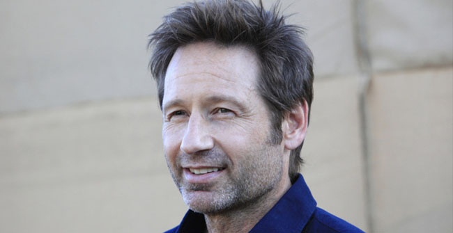 12. David Duchovny, IQ: 147. David nhận bằng cử nhân ngành văn học Anh tại Đại học Princeton, bằng thạc sỹ ngành Văn học Anh tại Đại học Yale. David còn từng nhận giải thưởng thơ từ Viện thơ Hoa Kỳ. Trí tuệ được thừa hưởng từ cha là nhà văn, nhà báo.