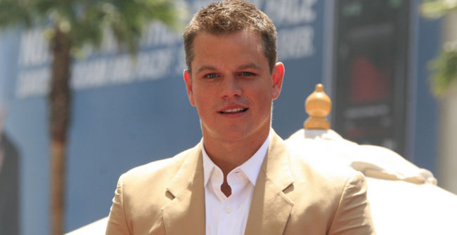 20. Matt Damon, IQ: 135. Khi còn là một sinh viên ở trường Đại học Harvard chuyên ngành biên kịch, trong quá trình thực hiện một bài tập cuối kỳ, Matt Damon đã nảy ra ý tưởng cho kịch bản của bộ phim “Good Will Hunting” (1997). Chính ý tưởng này đã đưa anh tới với giải Oscar cho Biên kịch xuất sắc nhất.