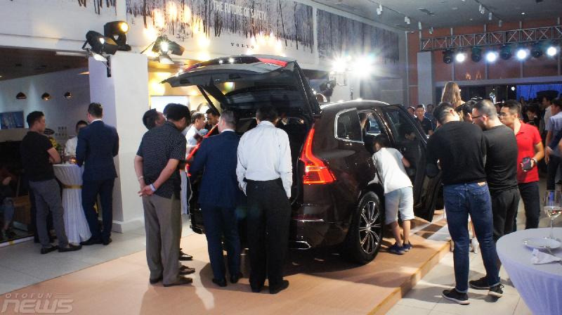 Volvo XC60 nhận được rất nhiều sự quan tâm từ các khách mời.