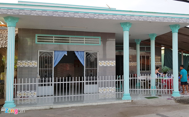 BOT Cai Lậy thu phí trở lại sau 3 tháng ngưng hoạt động hình ảnh 6 Đây là căn nhà được bố trí cho báo chí tác nghiệp. Theo một số nhà báo, nếu BOT Cai Lậy không cho phóng viên ra hiện trường tác nghiệp mà bố trí khu vực riêng như thế này là vi phạm Luật Báo chí. Zing.vn nhiều lần liên hệ ông Nguyễn Phú Hiệp, Giám đốc BOT Tiền Giang, để hỏi về việc này nhưng ông không nghe máy.