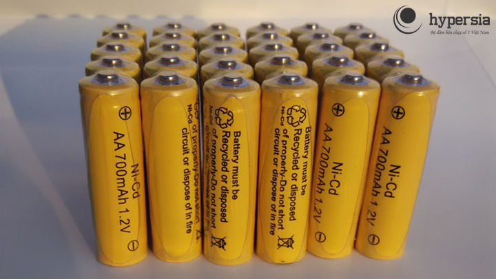 Điều này từng là vấn đề với pin NiCd (Nickel Cadmium) cũ vì chúng có thể xả tới một điểm mà chúng không thể nạp lại được (pin cũng không thích được sạc quá thường xuyên và nhạy cảm với nhiệt độ) . Tương tự với pin chì-axit, cũng không còn tốt khi bị xả quá nhiều, trừ khi chúng được đánh giá cho 