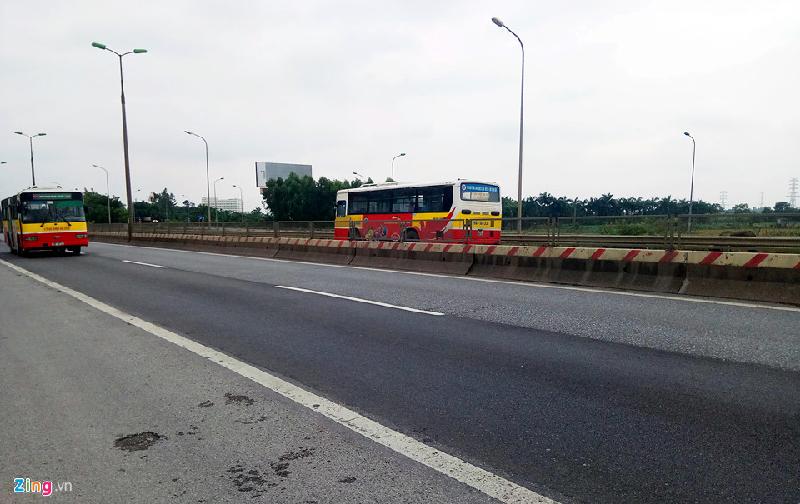 Cơ quan chức năng thường xuyên rà soát và liên tục vá đường.