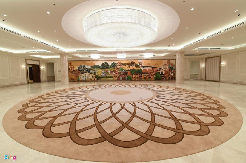 Đại sảnh chính là nơi diễn ra lễ đón chính thức 21 nhà lãnh đạo APEC, cũng là nơi chụp ảnh kỷ niệm chung cùng nhà lãnh đạo của nước chủ nhà Trần Đại Quang.